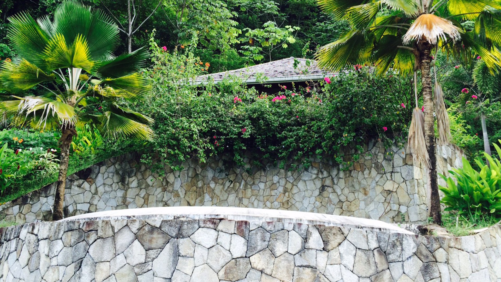 st lucia real estate - val des piton soufriere -for sale stone