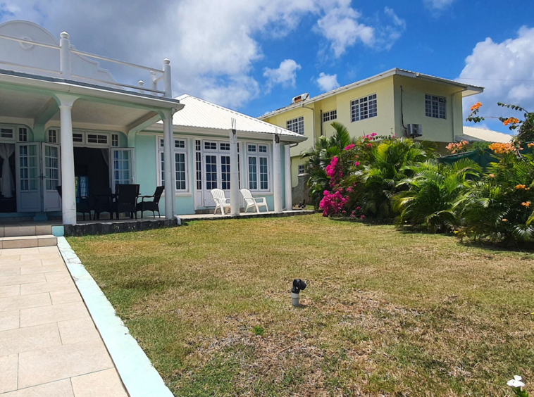 real estate st lucia - VILLA MANTELL for sale entrance