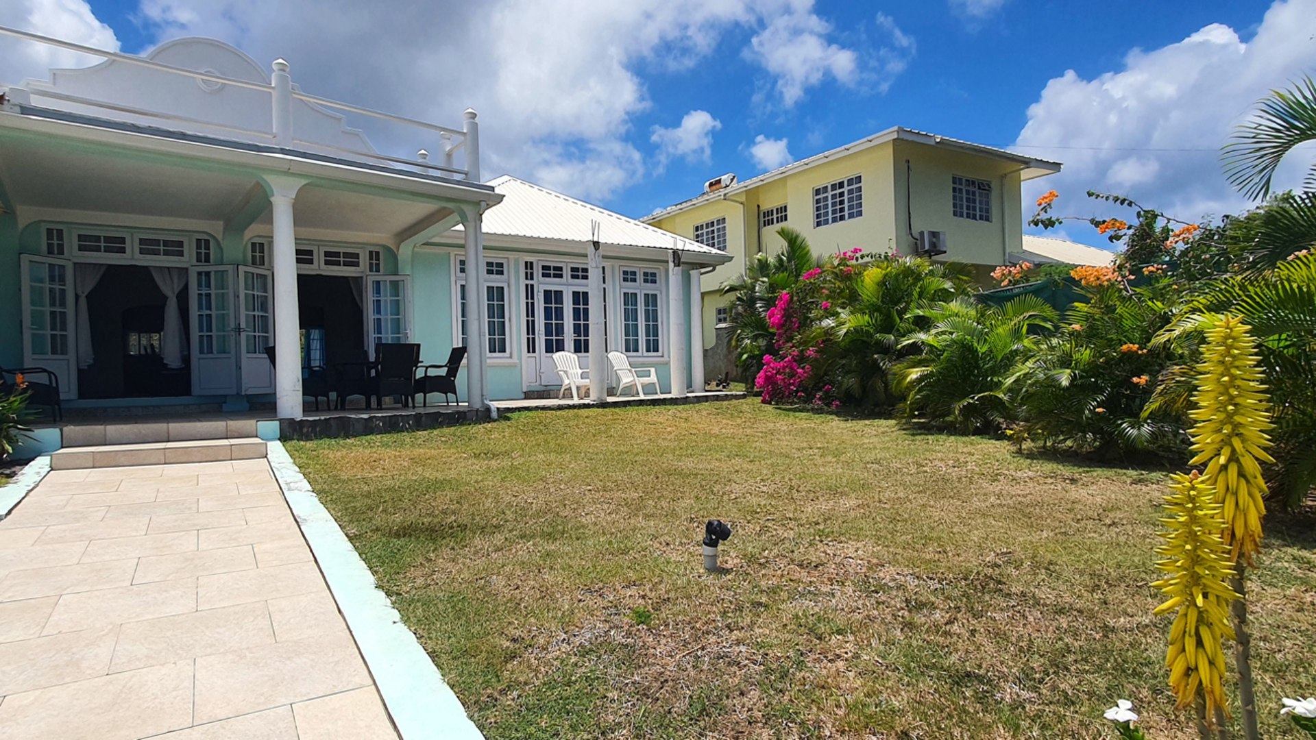 real estate st lucia - VILLA MANTELL for sale entrance